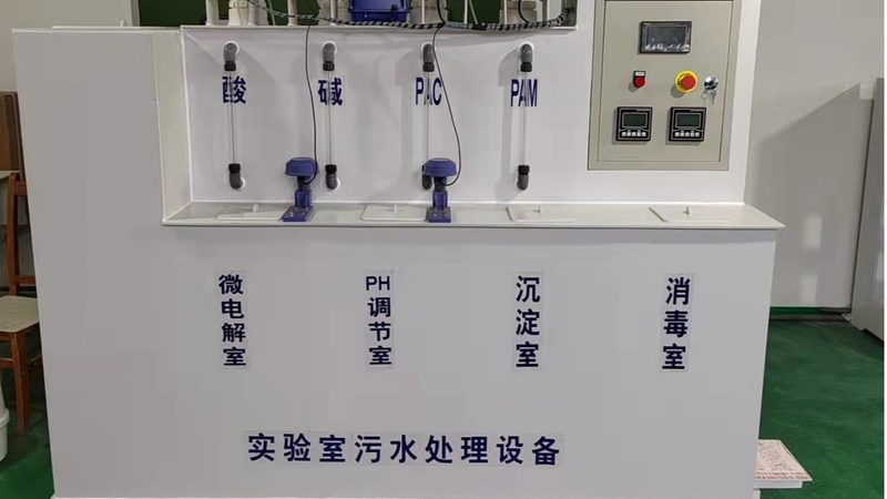 化工车间如何高效去除VOCs？活性炭吸附箱的选型关键